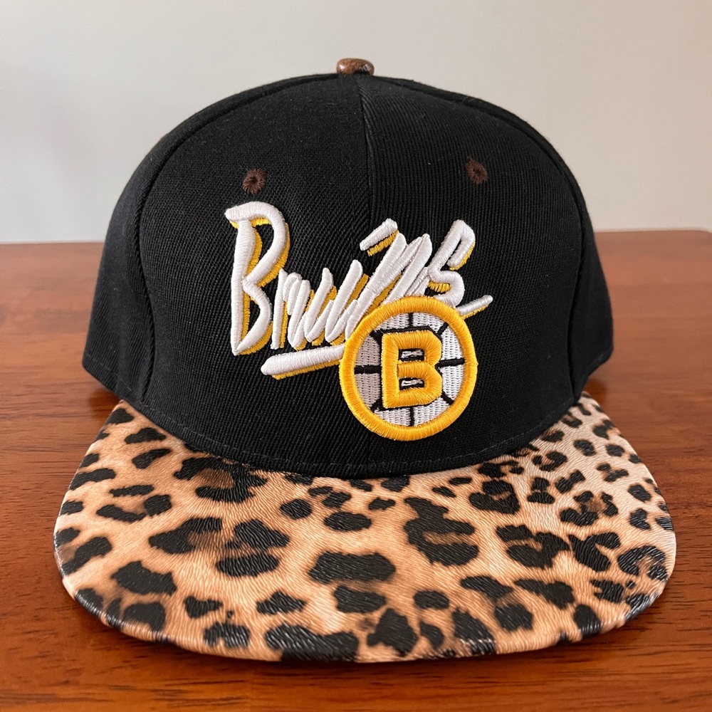 Mitchell & Ness Vintage Boston Bruins SnapBack Hat